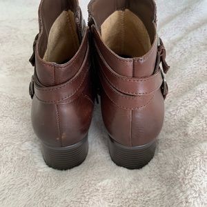 Naturalized women’s size leather boots